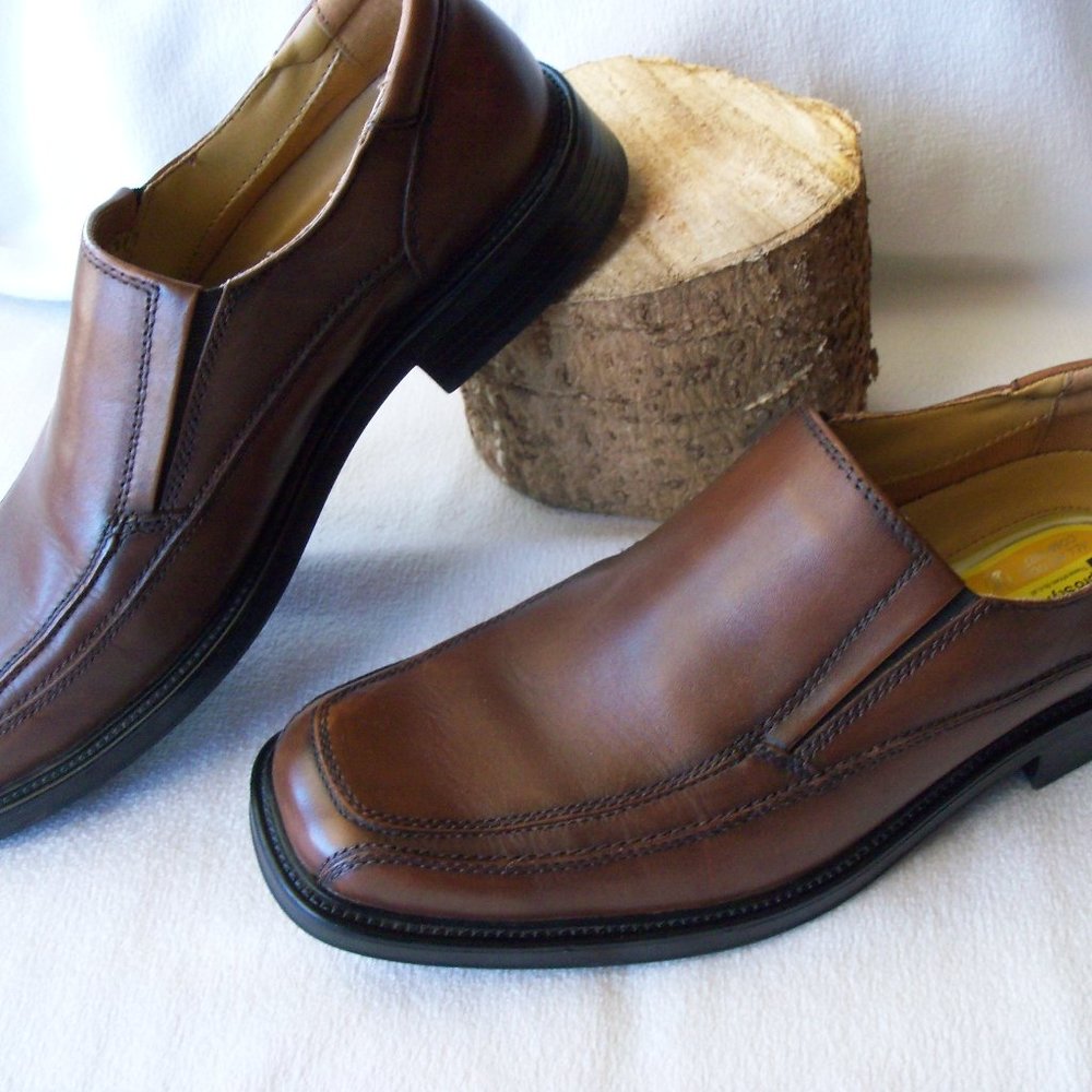 MENS  SHOES  SIZE 10 M   DOCKERS